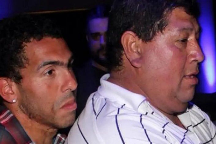Tevez junto a su papá. Momento dramático.