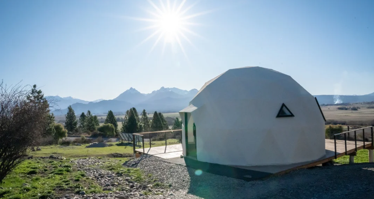 La experiencia de dormir en un domo en medio de los Andes.