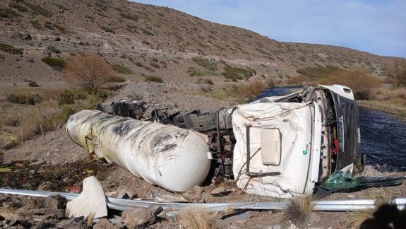 El violento vuelco se produjo en la Ruta 242, cerca de Las Lajas