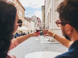 La región de Campania es famosa por sus tintos de aglianico, unos vinos tremendamente complejos y con una extraordinaria capacidad de guarda, conocidos como los barolos del sur. La región de Campania es famosa por sus tintos de aglianico, unos vinos tremendamente complejos y con una extraordinaria capacidad de guarda, conocidos como los barolos del sur.