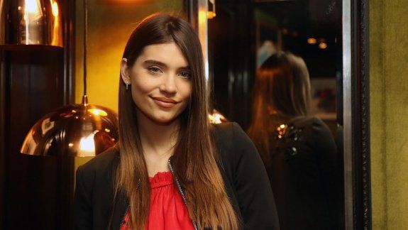 Eva de Dominici enfrenta su primer protagónico con fuertes escenas. Con apenas 21 años y una decena de tiras televisivas en su haber, debuta en la pantalla grande en una película de alto impacto que puso en crisis su relación con Joaquín Furriel.