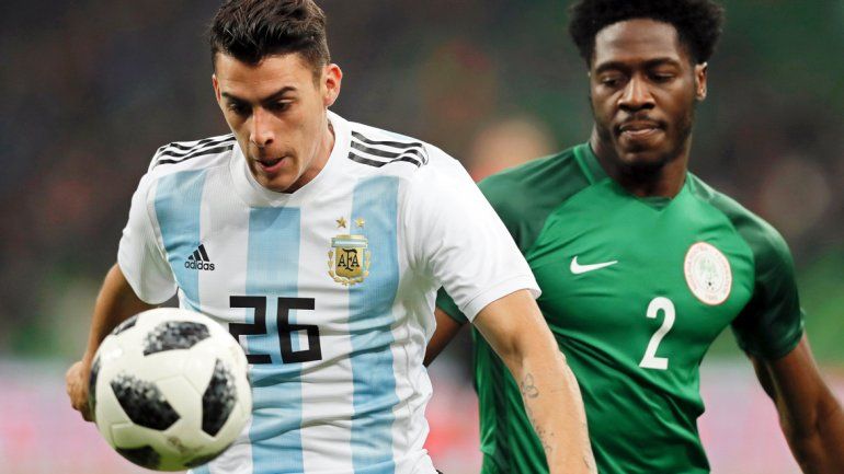 Argentina ganaba pero se durmió en el descanso y cayó ante Nigeria