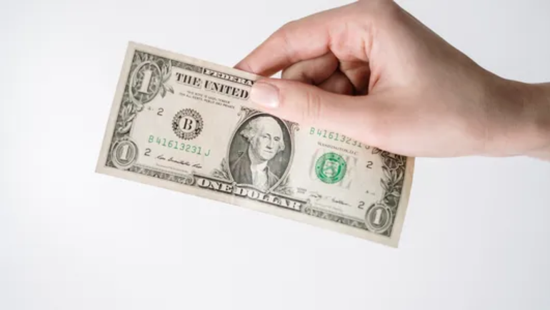 Dólares cara chica: el BCRA confirmó si los bancos aceptarán o no los billetes antiguos