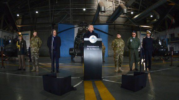 macri firmo el decreto que reestructura las ff.aa.