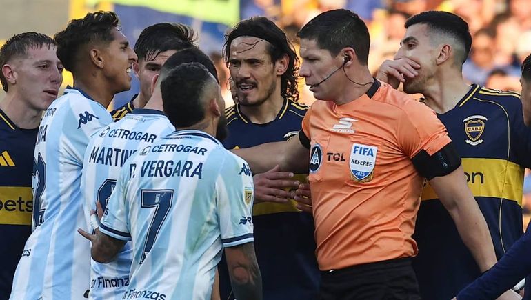 ¿Intencional? El insólito posteo de un jugador de Racing contra un árbitro