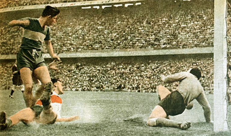 Una de las fotos históricas de los superclásicos entre Boca y River Una de las fotos históricas de los superclásicos entre Boca y River