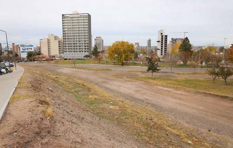 En este espacio verde estará ubicado el estacionamiento subterráneo y el polo gastronómico a cielo abierto. En este espacio verde estará ubicado el estacionamiento subterráneo y el polo gastronómico a cielo abierto.