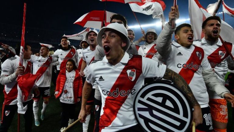 Esequiel Barco disparó contra Darío Benedetto.