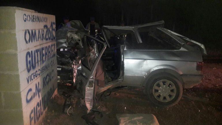 El VW Gol terminó con el frente destruido. El hombre permanece internado en estado reservado.