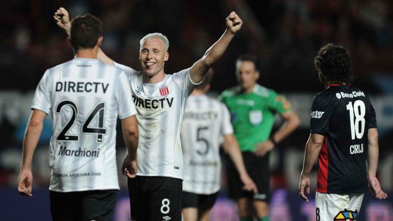 Estudiantes ganó un duelo clave ante el Ciclón como visitante