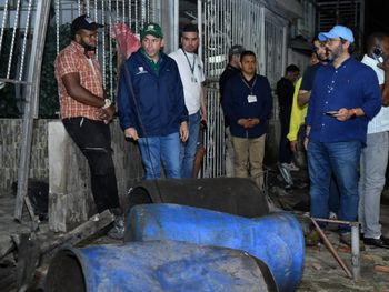 La Policía Metropolitana de Cali precisó que el explosivo fue detonado a control remoto al paso de dos patrullas.