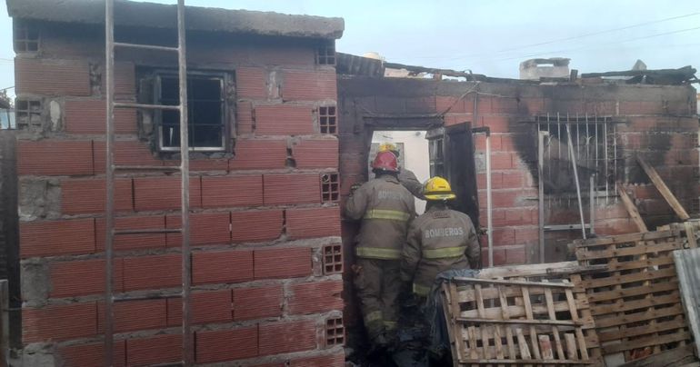 Vecino murió en un incendio que se desató en una casa de Fernández Oro