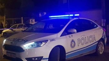 El hecho movilizó a toda la policía de la zona. El hecho movilizó a toda la policía de la zona.