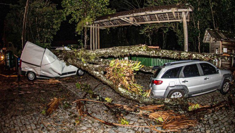 Un ciclón azotó Brasil y dejó 19 muertos en Florianópolis