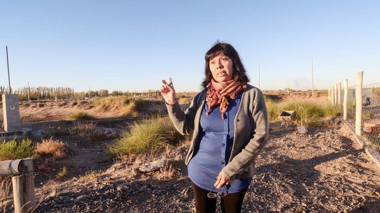 La casa de Patricia Teves y su marido quedó al lado de médanos de arena.