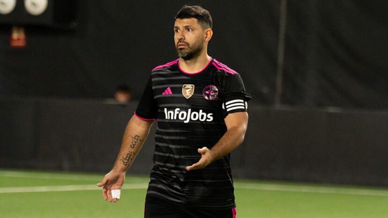 El penal vital que erró el Kun Agüero y lo dejó en el piso