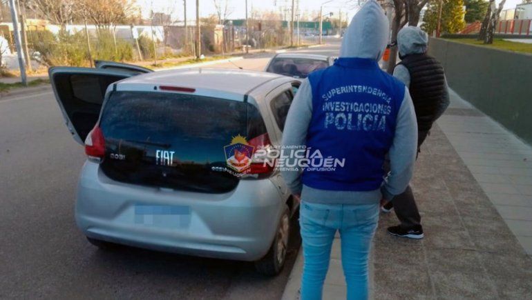 Recuperaron dos autos robados, uno sin las cuatro ruedas