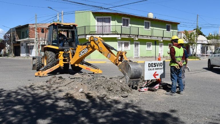 EPAS cortó el tránsito en una calle del Bajo por obra cloacal