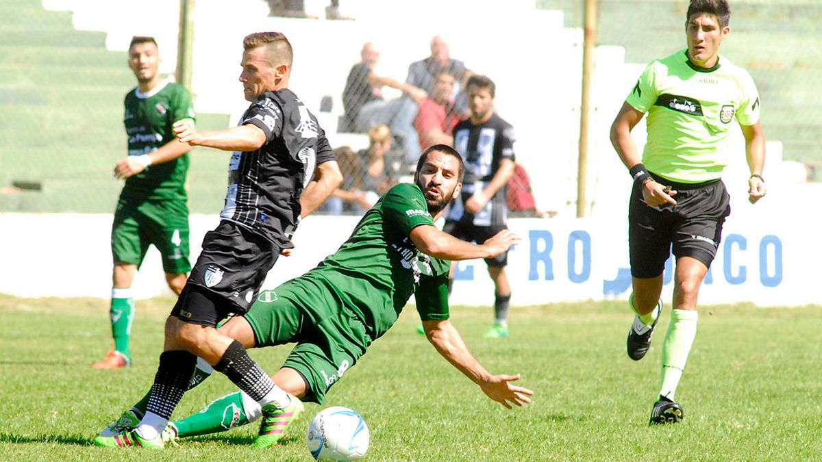 Hinchas de Ferro se oponen a un acto ProVida en su estadio de fútbol -  ANRed