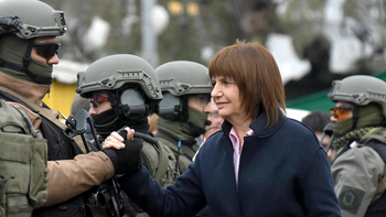 La ministra de Seguridad, Patricia Bullrich, presentó este jueves su protocolo antipiquetes. La ministra de Seguridad, Patricia Bullrich, presentó este jueves su protocolo antipiquetes.