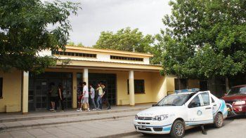 suspenden las clases en el manzanar por las peleas de estudiantes suspenden las clases en el manzanar por las peleas de estudiantes