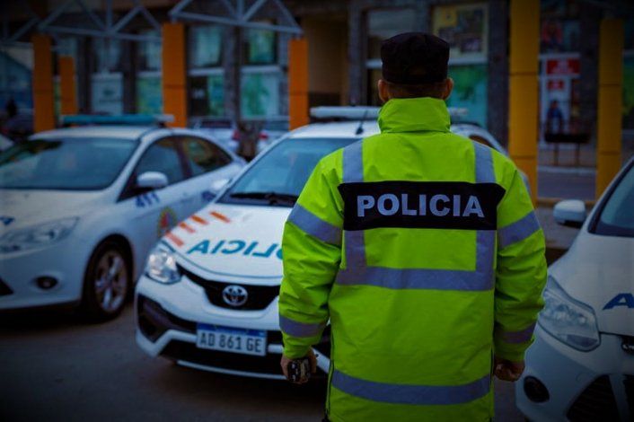Aíslan a dos policías escupidos por una mujer en un control