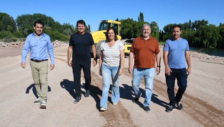 La recorrida del intendente Mariano Gaido por el nuevo sector del Paseo Costero que se está ampliando en Chocón y Aguado. La recorrida del intendente Mariano Gaido por el nuevo sector del Paseo Costero que se está ampliando en Chocón y Aguado.