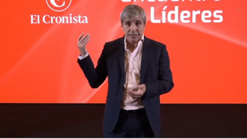Caputo quiere volver a emitir deuda con legislación en Nueva York, pero sin acumular reservas internacionales. Caputo quiere volver a emitir deuda con legislación en Nueva York, pero sin acumular reservas internacionales.