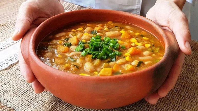Locro, receta de un plato tradicional de las fechas patrias e importantes.