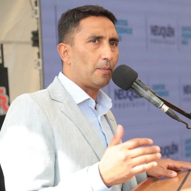 Intendente de Piedra del Águila, Julio César Hernández. Intendente de Piedra del Águila, Julio César Hernández.