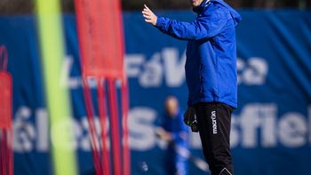 innovador: en velez, guillermo metio pantallas gigantes en los entrenamientos