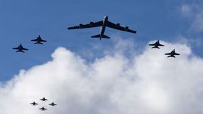 Estados Unidos envió aviones de combate a recorrer el espacio aéreo de Venezuela | LM Neuquen Estados Unidos envió aviones de combate a recorrer el espacio aéreo de Venezuela