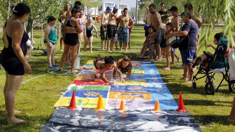 La colonia municipal de verano se realiza en el club Alta Barda. La colonia municipal de verano se realiza en el club Alta Barda.