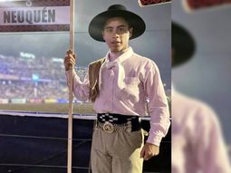 Emiliano Molina es de Plaza Huincul y compitió en la categoría Bastos con Encimera. Emiliano Molina es de Plaza Huincul y compitió en la categoría Bastos con Encimera.