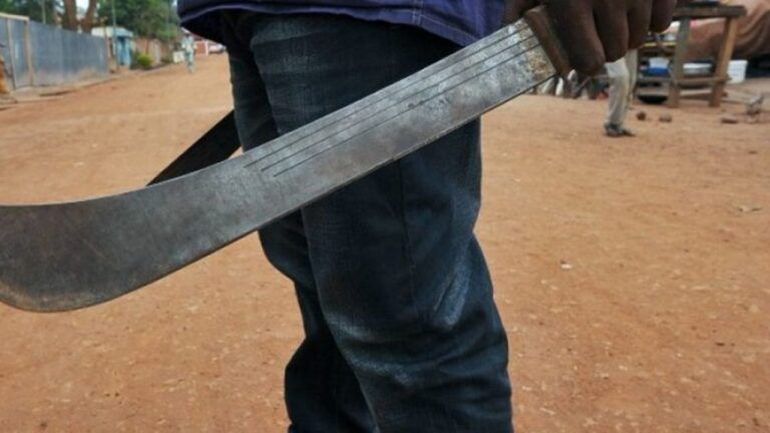 El agresor tenía una especie de “obsesión” con una compañera de la escuela, a quien agredió con un machete. El agresor tenía una especie de “obsesión” con una compañera de la escuela, a quien agredió con un machete.