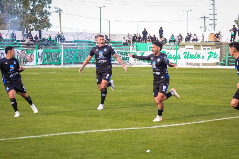 Deportivo Rincón ganó en Rawson con un golazo de mitad de cancha