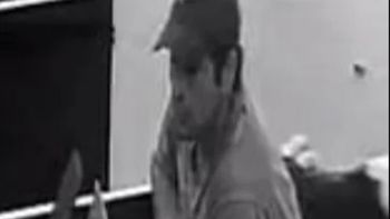 El ladrón también quedó registrado en imágenes de cámaras de seguridad del comercio de Comodoro Rivadavia. El ladrón también quedó registrado en imágenes de cámaras de seguridad del comercio de Comodoro Rivadavia.