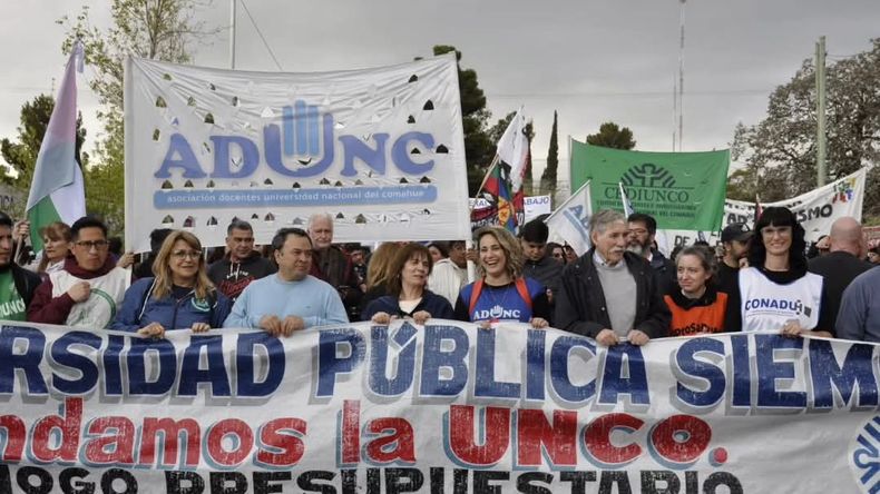 El paro será a nivel nacional y los docentes de UNCo adhieren. | LM Neuquen El paro será a nivel nacional y los docentes de UNCo adhieren.