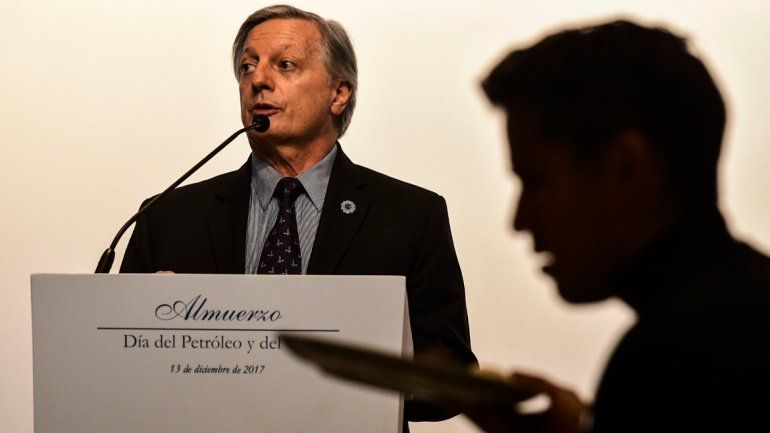 El ministro Juan José Aranguren disertó ayer en el Instituto Argentino del Petróleo y el Gas.