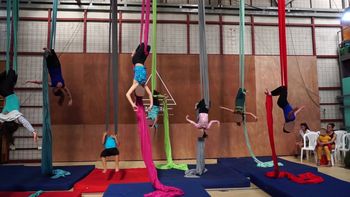 una nena murio ahorcada haciendo acrobacia con telas una nena murio ahorcada haciendo acrobacia con telas