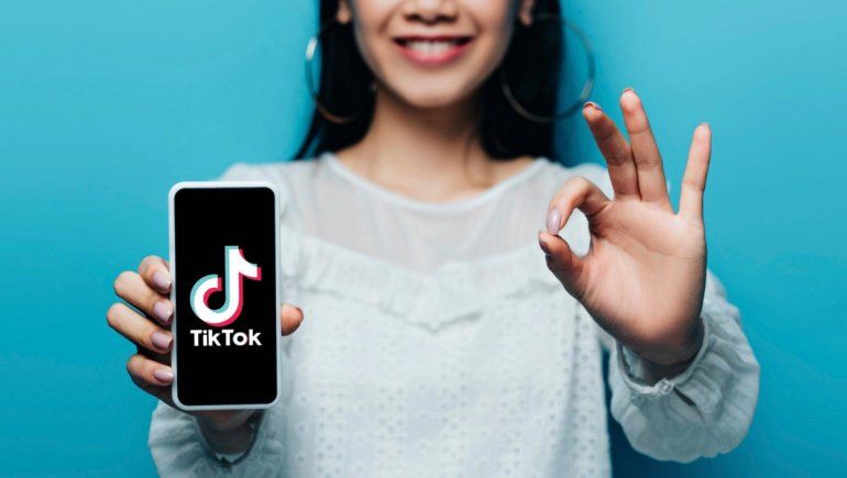 TikTok podría habilitar la función de mensajería grupal.