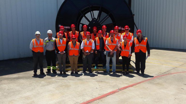 contingente. Un grupo de empresarios locales posó en la meca del petróleo de Estados Unidos durante un viaje multipropósito a ese país.