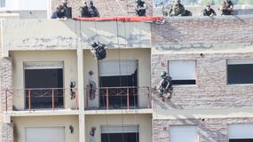 Así fueron las pruebas que tuvieron que superar en el operativo de la UESPO en un edificio del centro