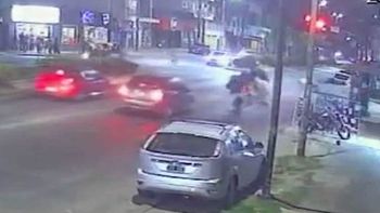 El policía que pertenecía al servicio penitenciario fue brutalmente asesinado por cuatro motochorros. El policía que pertenecía al servicio penitenciario fue brutalmente asesinado por cuatro motochorros.