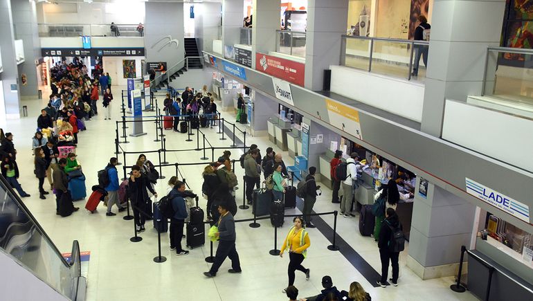 Viajar en avión se volvió un lujo. Viajar en avión se volvió un lujo.
