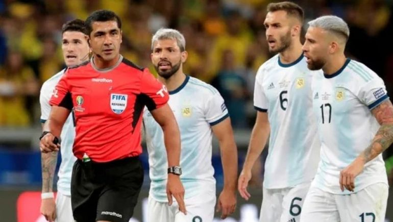 El árbitro de la semifinal de la Copa América 2019 blanqueó el robo que sufrió Argentina: El Var no me llamó