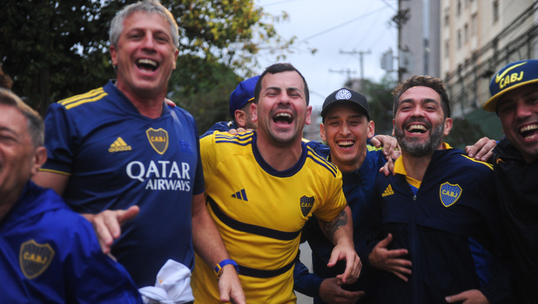 Los hinchas de Boca en el ingreso al estadio de Palmeiras. Foto: Télam 