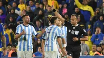 Darío Herrera expulsó a Maravilla Martínez y Di Cesare. Darío Herrera expulsó a Maravilla Martínez y Di Cesare.