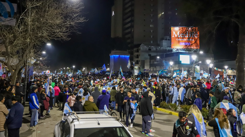 Cómo fueron los festejos en Neuquén tras el triunfo de Argentina ante Jordania | LM Neuquen Cómo fueron los festejos en Neuquén tras el triunfo de Argentina ante Jordania