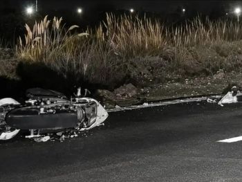 El motociclista murió al ser apalstado por dos camionetas en la ruta 158. El motociclista murió al ser apalstado por dos camionetas en la ruta 158.